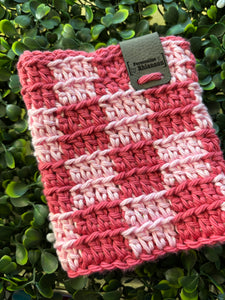 Checked drink sleeve
